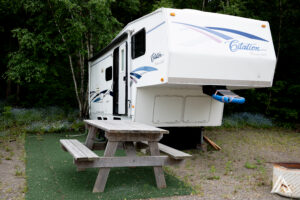 Que vous voyagiez en VR, en roulotte ou en tente, nous avons tout ce dont vous avez besoin pour rendre votre séjour confortable et agréable.