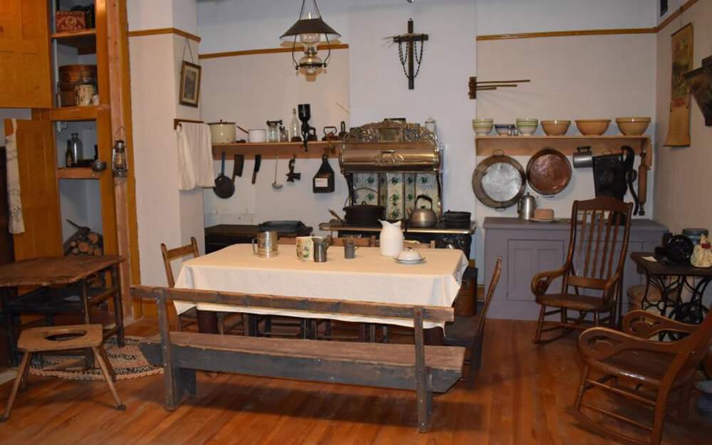 Musée québécois de l'agriculture et de l'alimentation<br />
Le Musée québécois de l'agriculture et de l'alimentation présente des expositions permanentes et temporaires ainsi que des activités de médiation culturelle renouvelées annuellement, tout en valorisant la diffusion des savoirs et des pratiques liés à l'agriculture et à l'alimentation. Le site est accessible aux personnes à mobilité réduite.